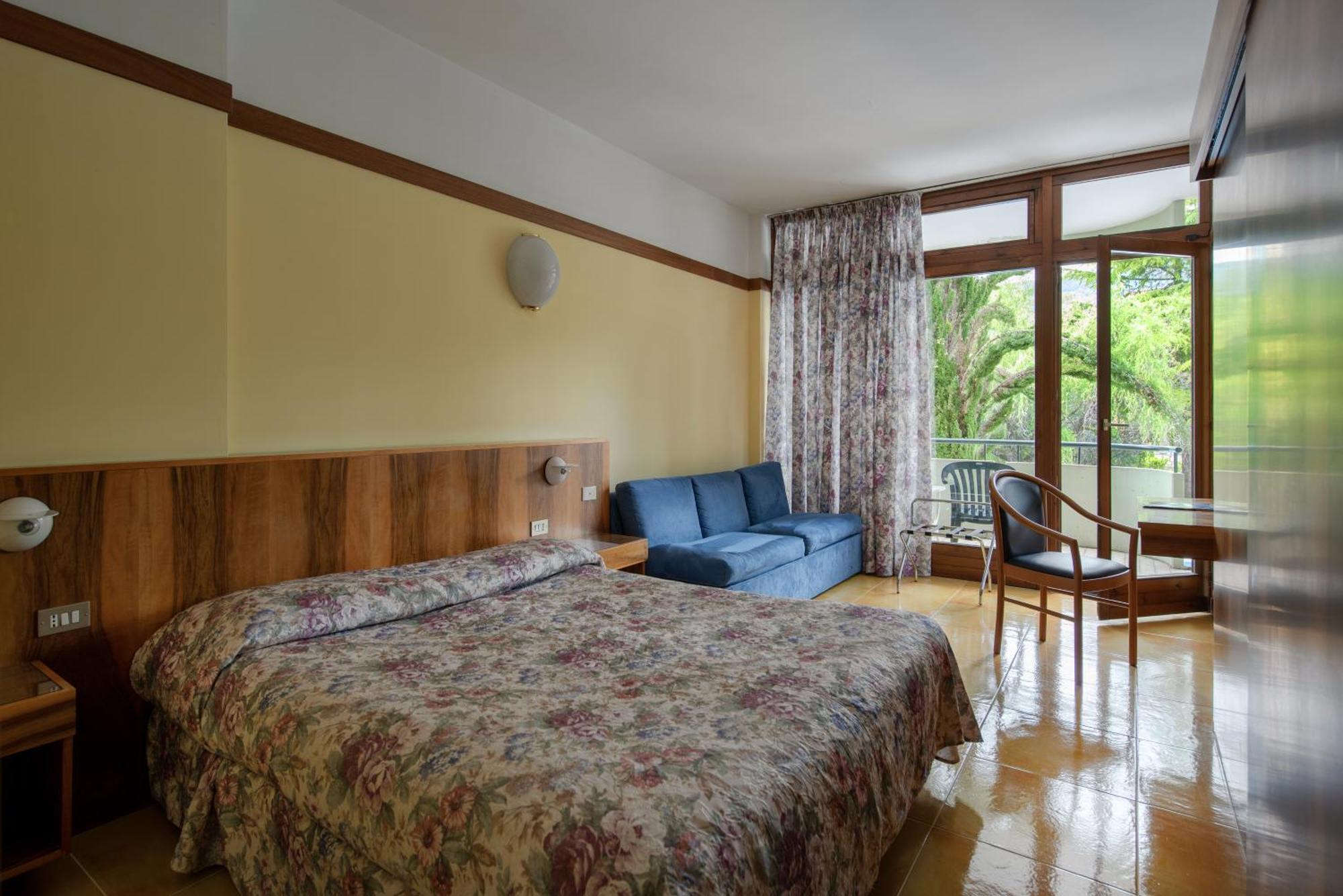 Standard Double or Twin Room,1216170352:JPEG